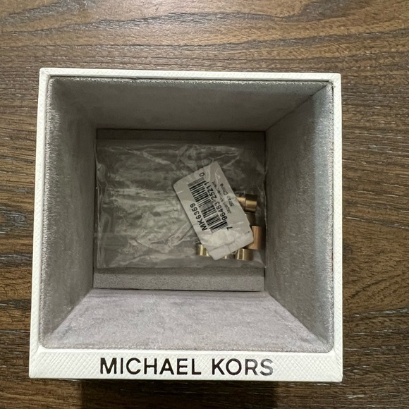 Michael Kors Gold Women’s Watch - Picture 4 of 4